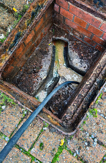 https://plumbercurrambine.com.au/uploads/2025/06/blocked-drains-644040.jpg