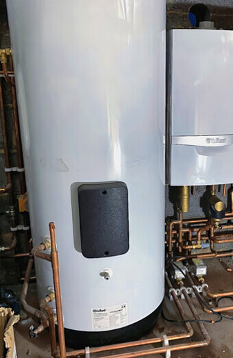 https://plumbercurrambine.com.au/uploads/2025/06/hot-water-410504.jpg